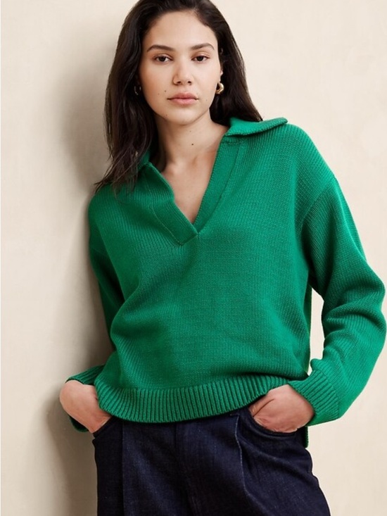 Banana Republic Sweaters - Banana Republic Emerald Green V-Neck Collar Sweater